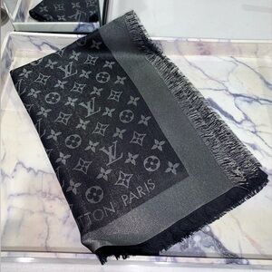 Authentic Louis Vuitton Black Shine Monogram Shawl M75123.